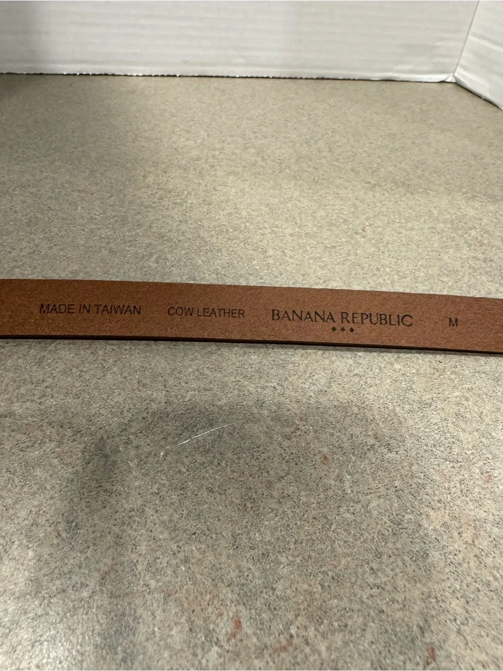 Banana Republic Men’s Brown Leather Belt with Brass Buckle